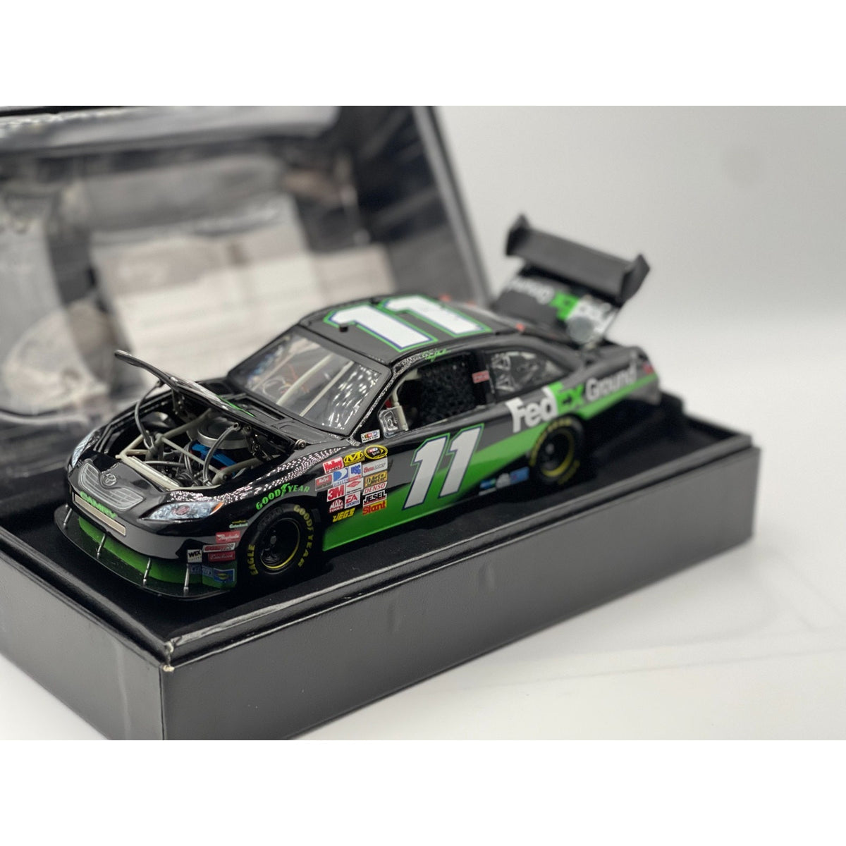 Denny Hamlin #11 FedEx Ground 2008 Camry ELITE 1:24 NASCAR 1/300 DIN 100