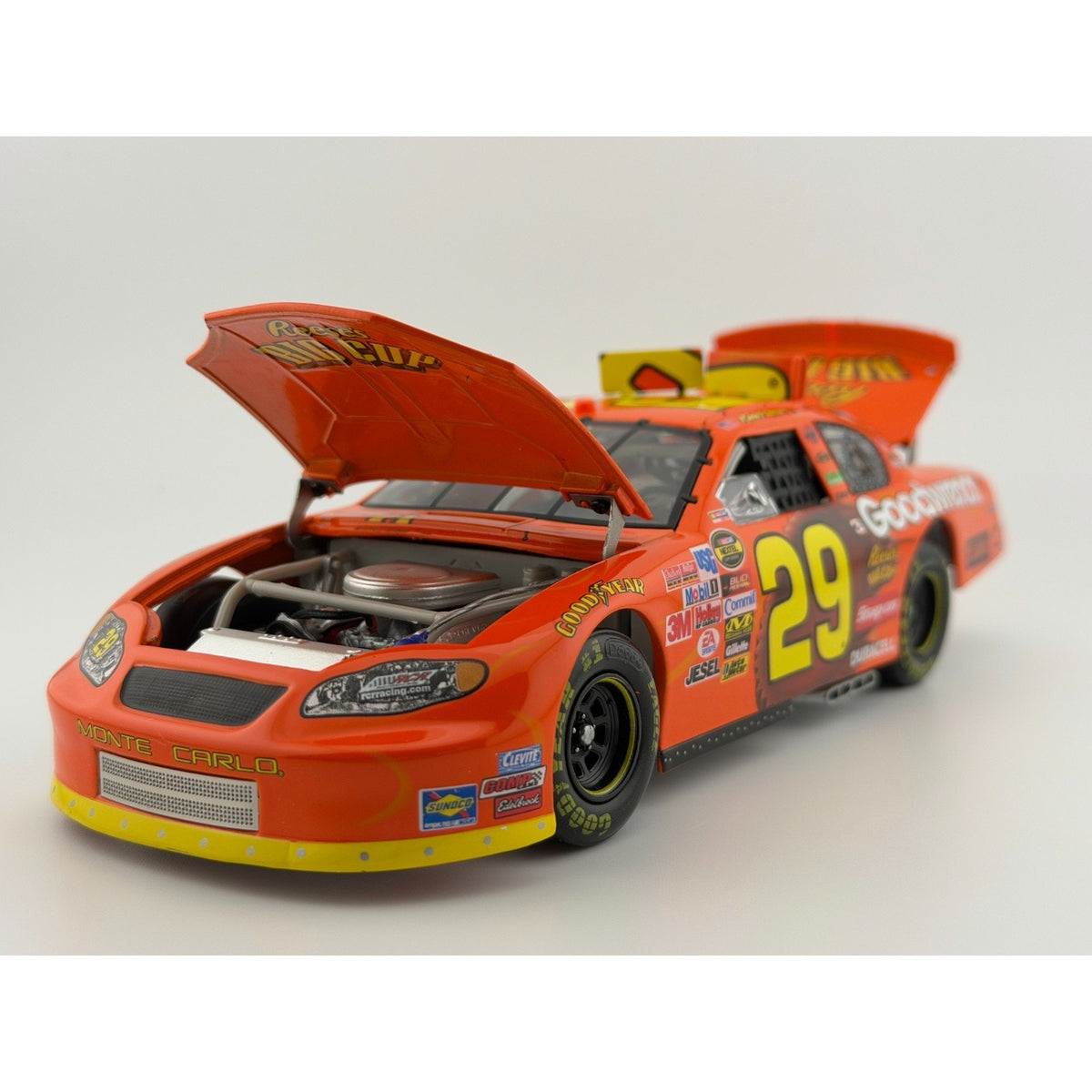 Kevin Harvick #29 GM Goodwrench Reese's Big Cup 2005 Monte Carlo 1:24 1 of 1932