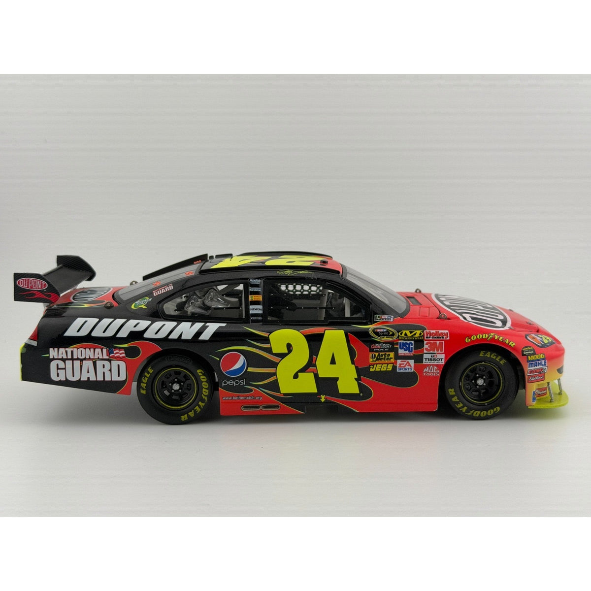 Jeff Gordon #24 DuPont 2010 Chevrolet Impala 1:24 NASCAR 1/6884 DIN 6619