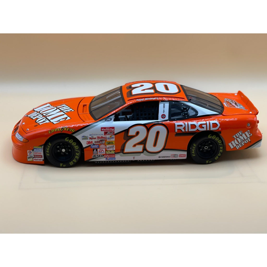 Tony Stewart #20 Home Depot 2000 Rookie of the Year Pontiac Revell 1:18
