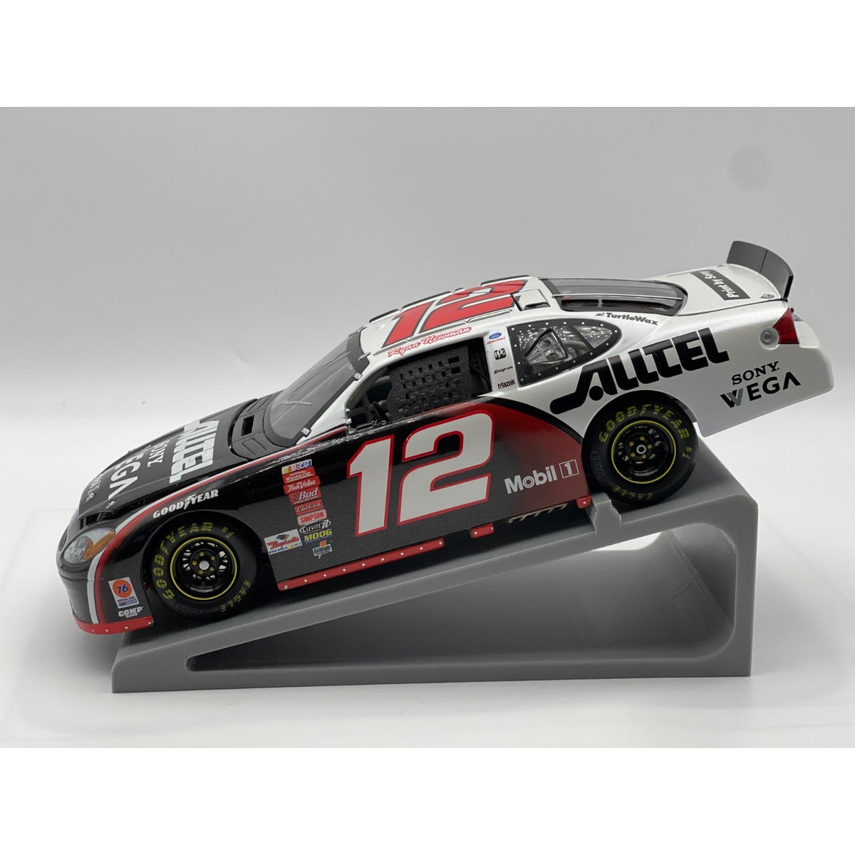 Ryan Newman #12 ALLTEL Sony WEGA 2002 Rookie Auto Team Caliber Owners 1:24