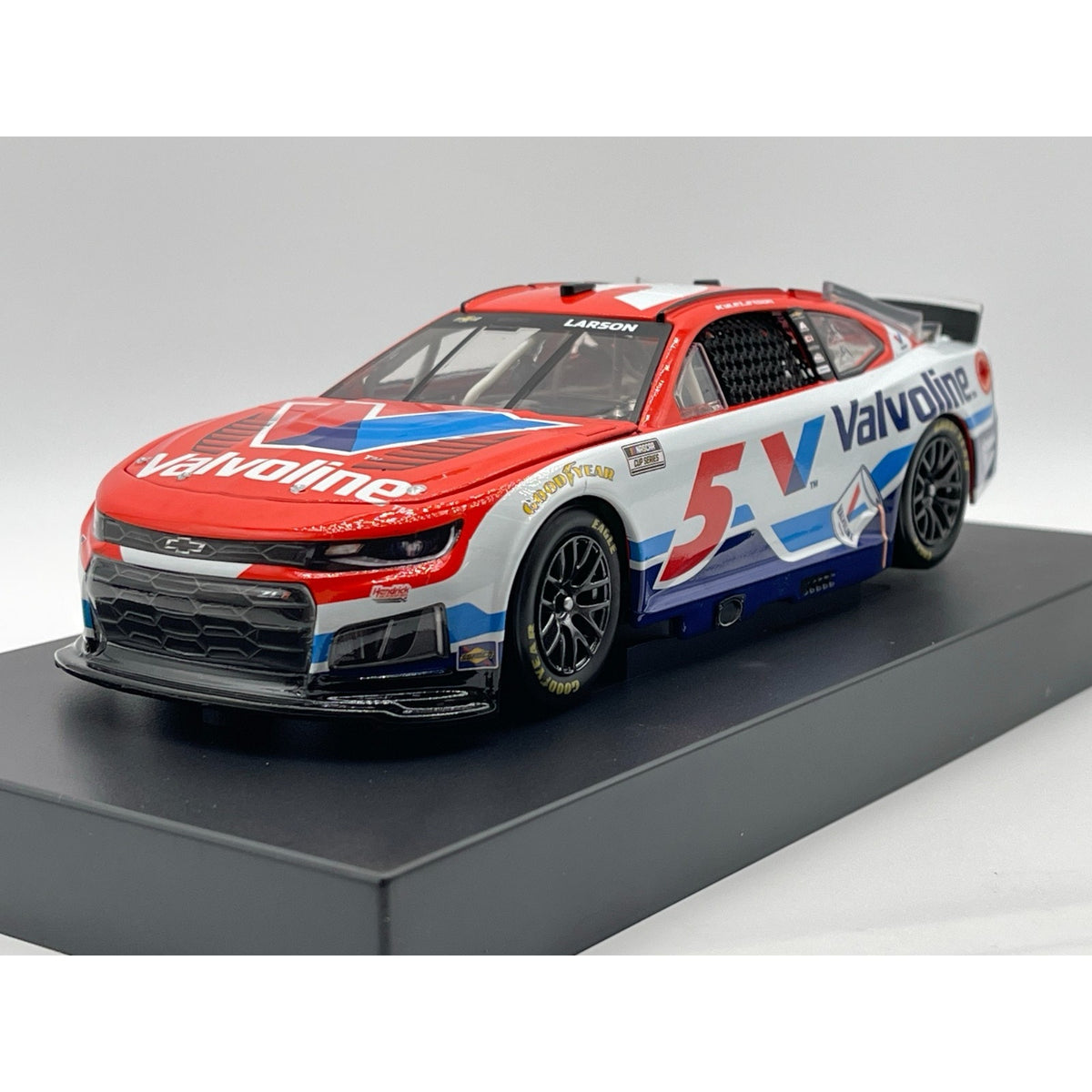Kyle Larson #5 Valvoline 2026 Chevrolet ELITE 1:24 1/168 DIN 51 NASCAR Diecast