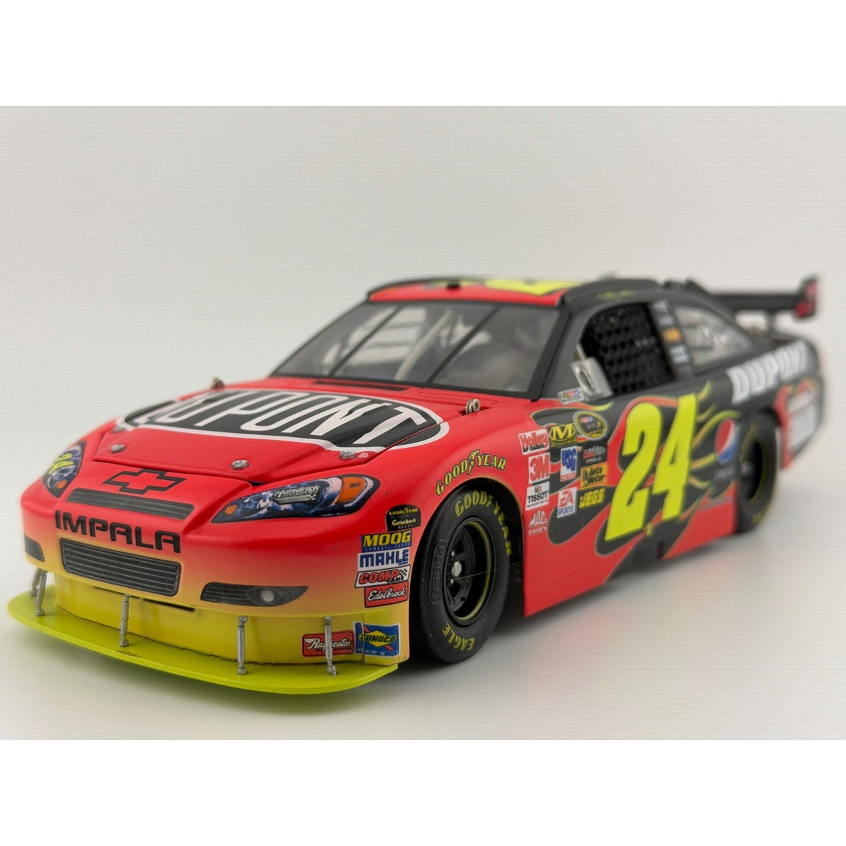 Jeff Gordon #24 DuPont 2010 Chevrolet Impala 1:24 NASCAR 1/6884 DIN 6619