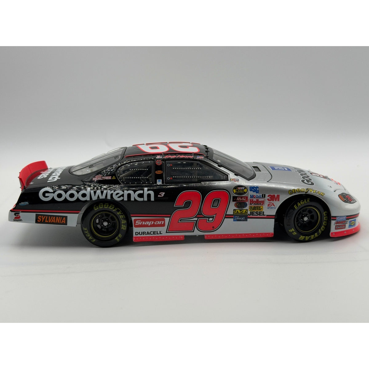 Kevin Harvick #29 GM Goodwrench Daytona Special 2005 Monte Carlo 1/300