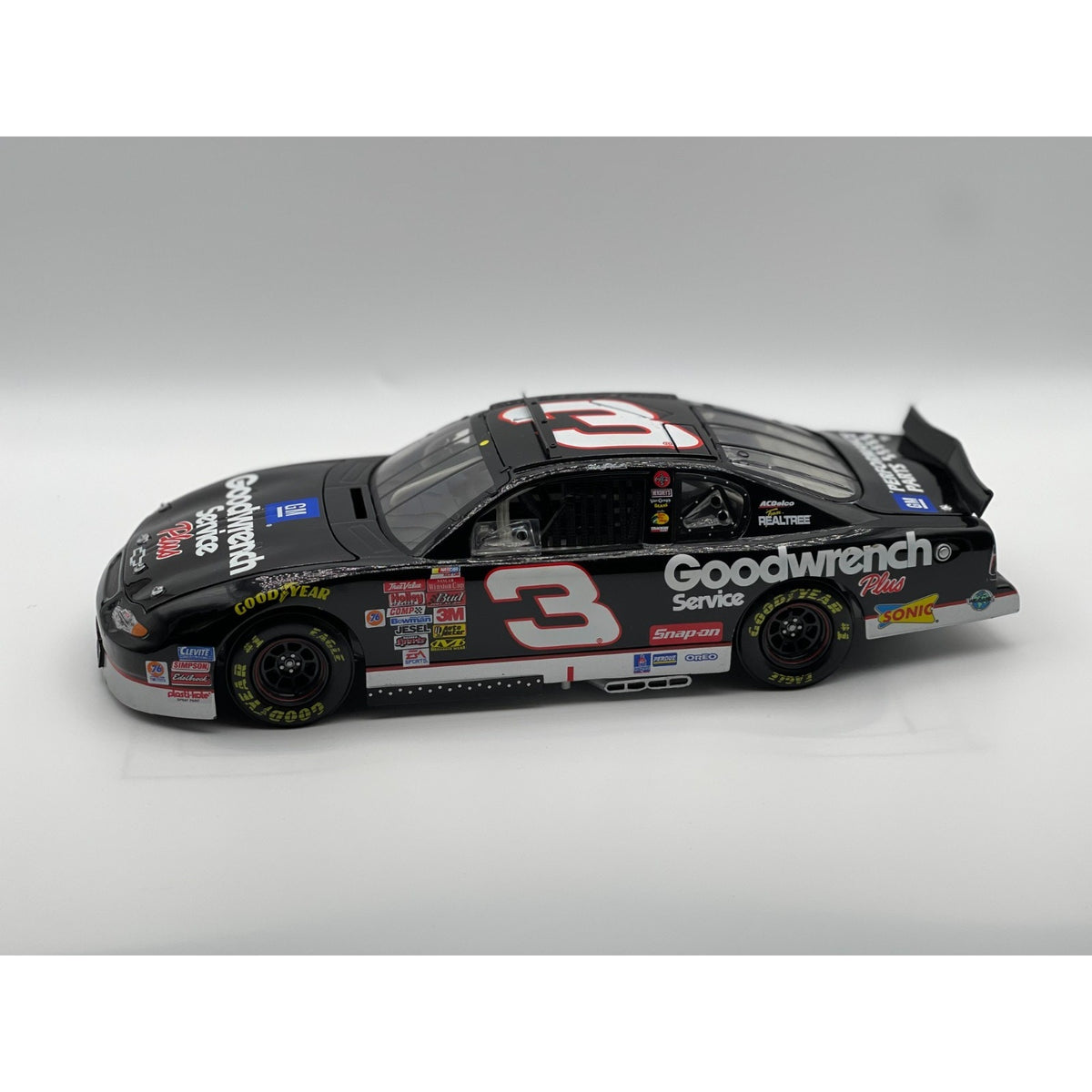 Dale Earnhardt #3 GM Goodwrench Service Parts 2001 Monte Carlo 1 of 20004 1:18