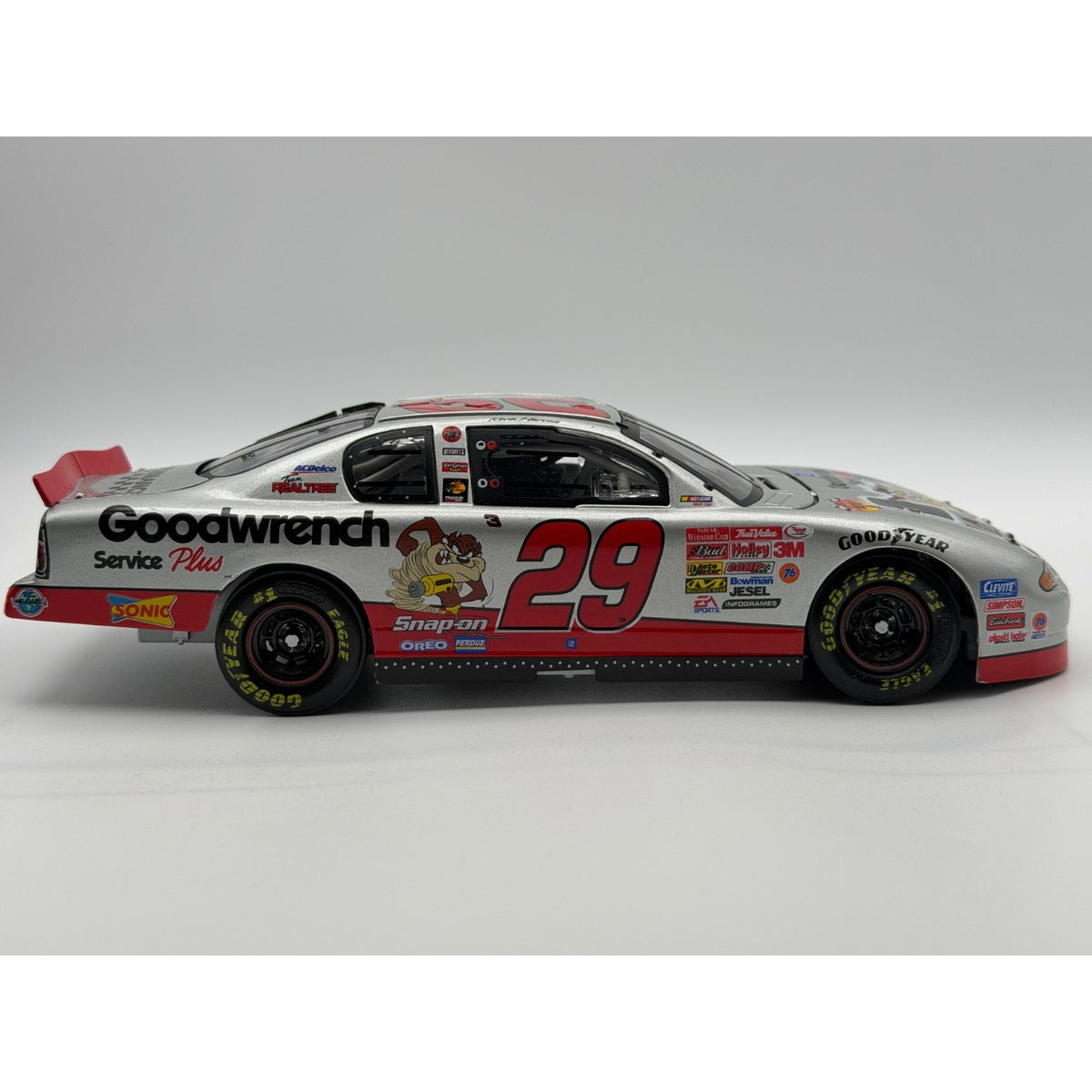 Kevin Harvick #29 GM Goodwrench Looney Tunes 2001 Elite Rookie 1/5996