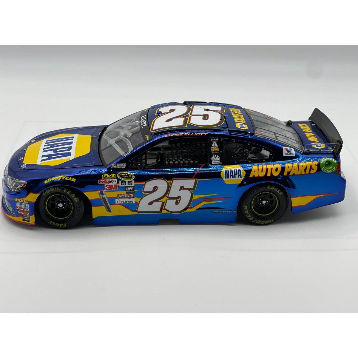 Chase Elliott #25 NAPA 2015 SS Color Chrome Auto 1:24 NASCAR Diecast
