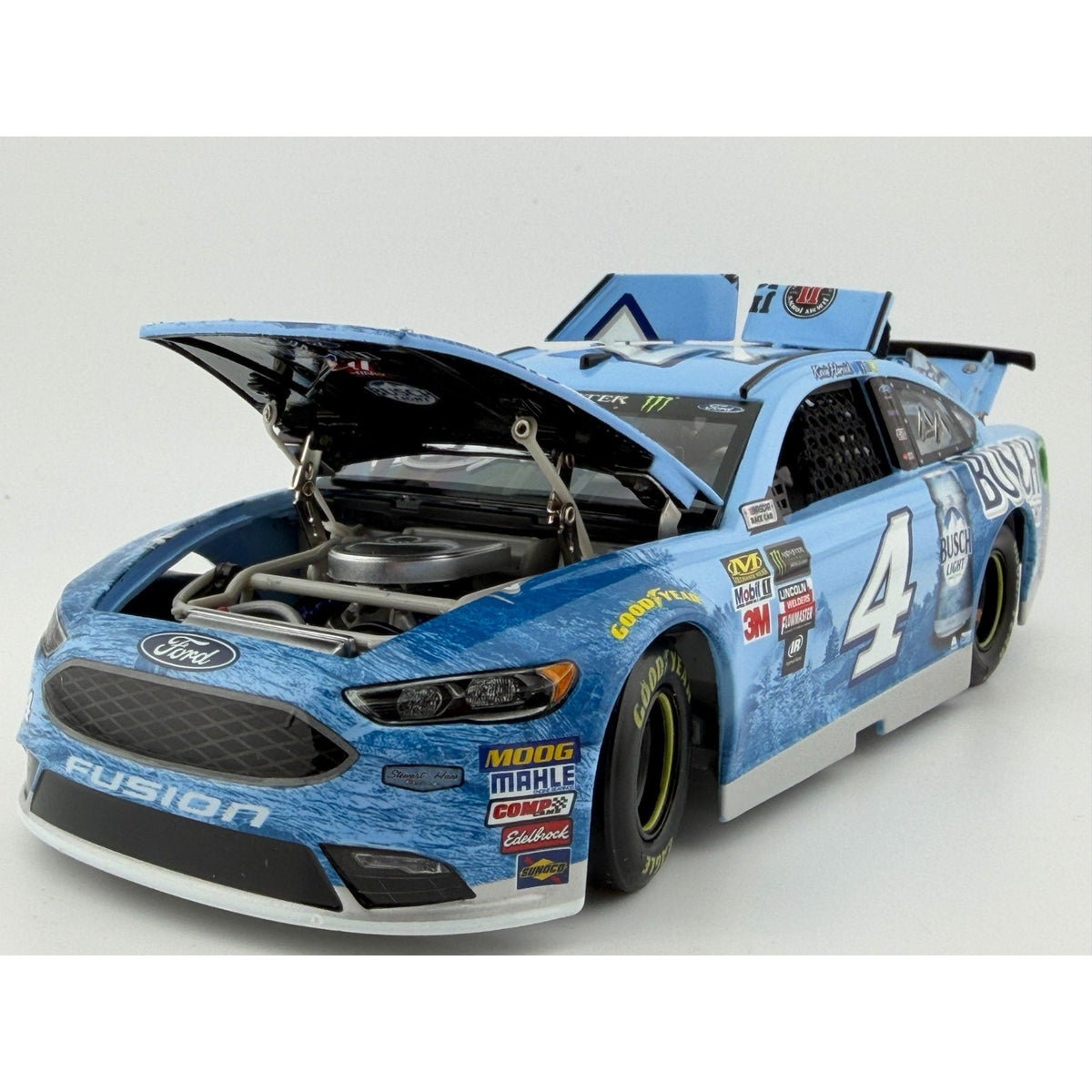 Kevin Harvick #4 Busch Light 2017 Fusion Elite Autographed 1/104 DIN 73
