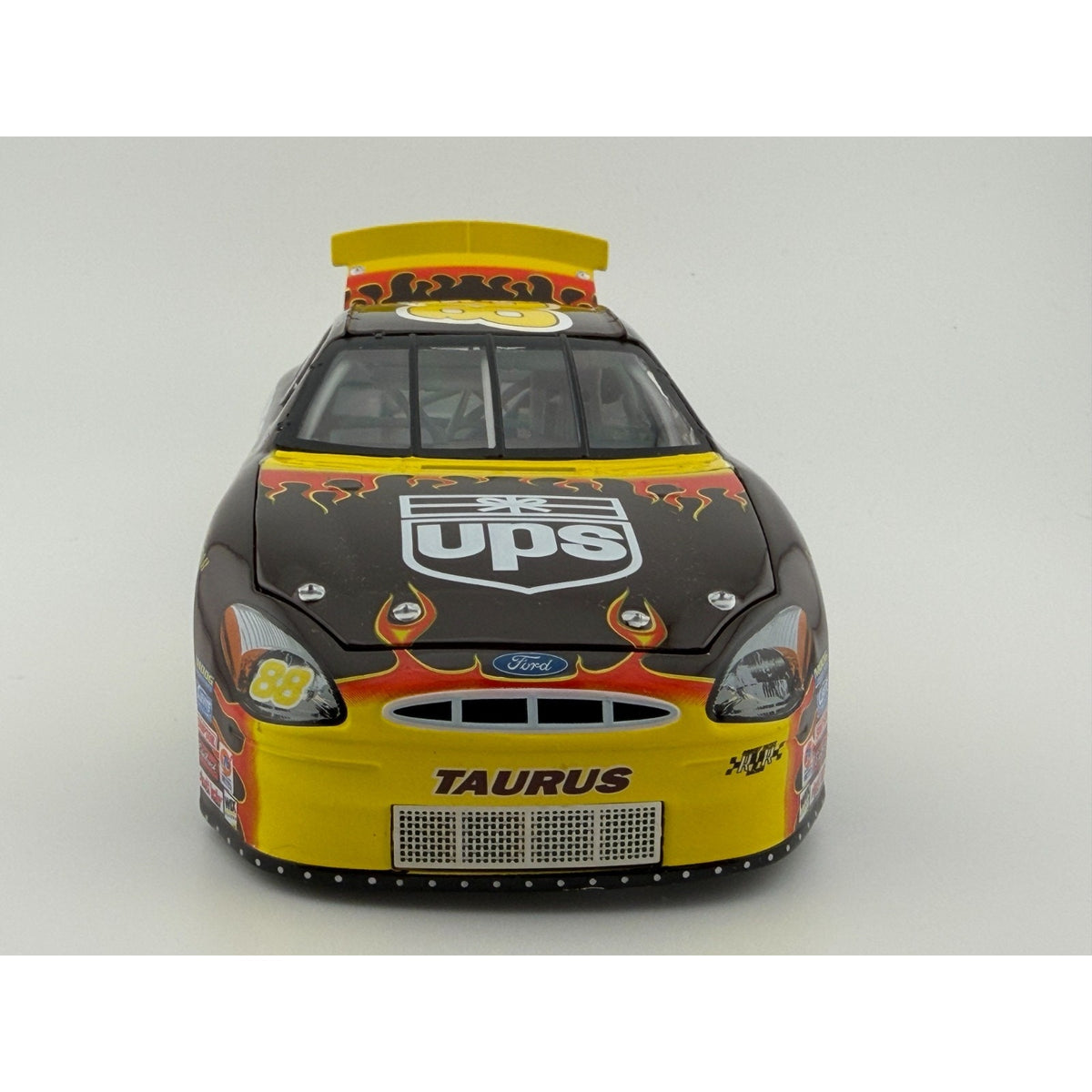 Dale Jarrett #88 UPS "Race The Truck" 2001 Ford Taurus 1:24 NASCAR Diecast