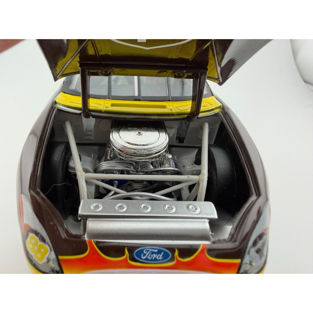 Dale Jarrett #88 UPS "Race The Truck" 2001 Ford Taurus 1:24 NASCAR Diecast