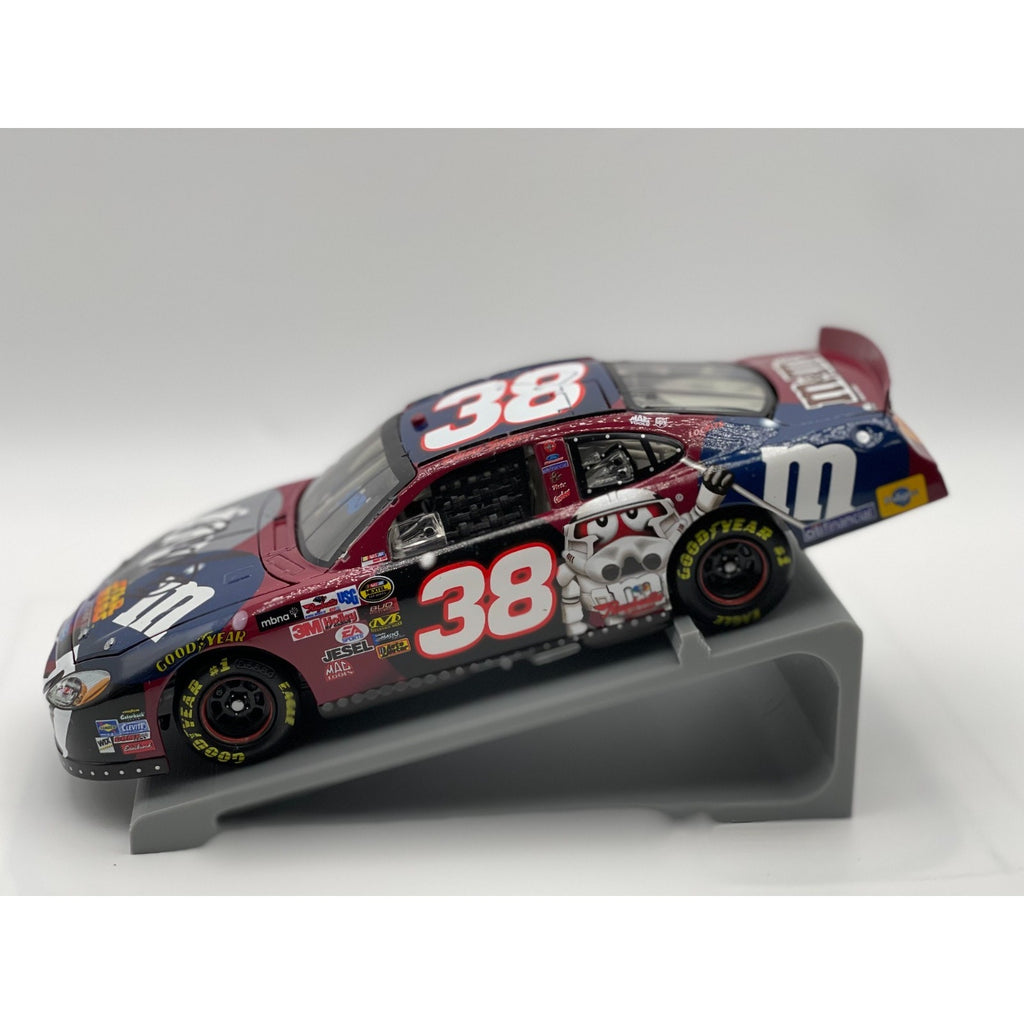 Elliott Sadler #38 M&M's Star Wars III 2005 Taurus Autographed 1:24 NASCAR
