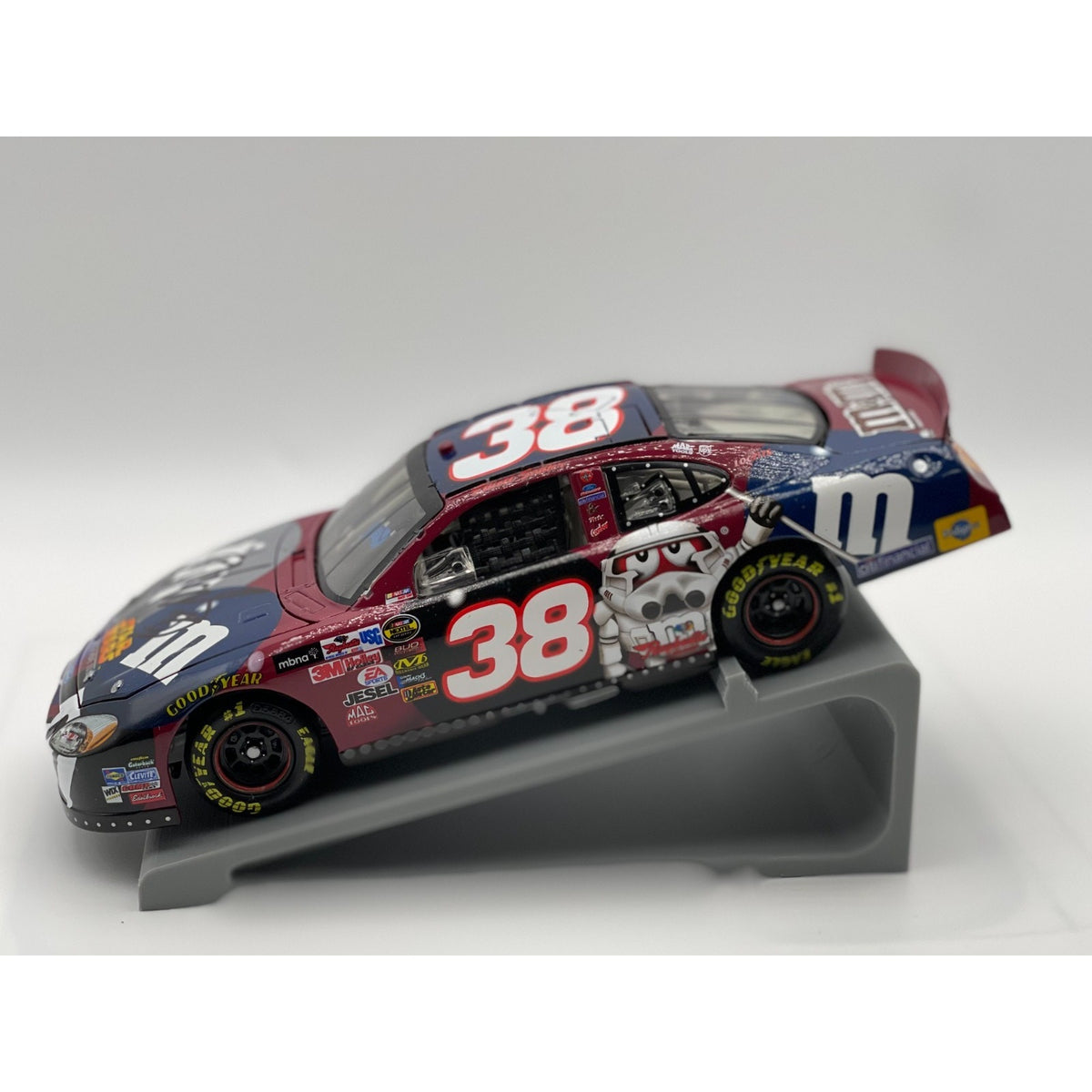 Elliott Sadler #38 M&M's Star Wars III 2005 Taurus Autographed 1:24 NASCAR