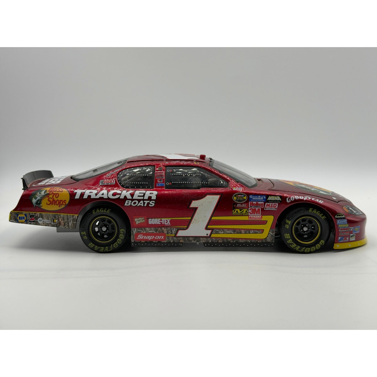 Martin Truex Jr. #1 Bass Pro Shops 2005 Monte Carlo Rookie Stripes 1/6592