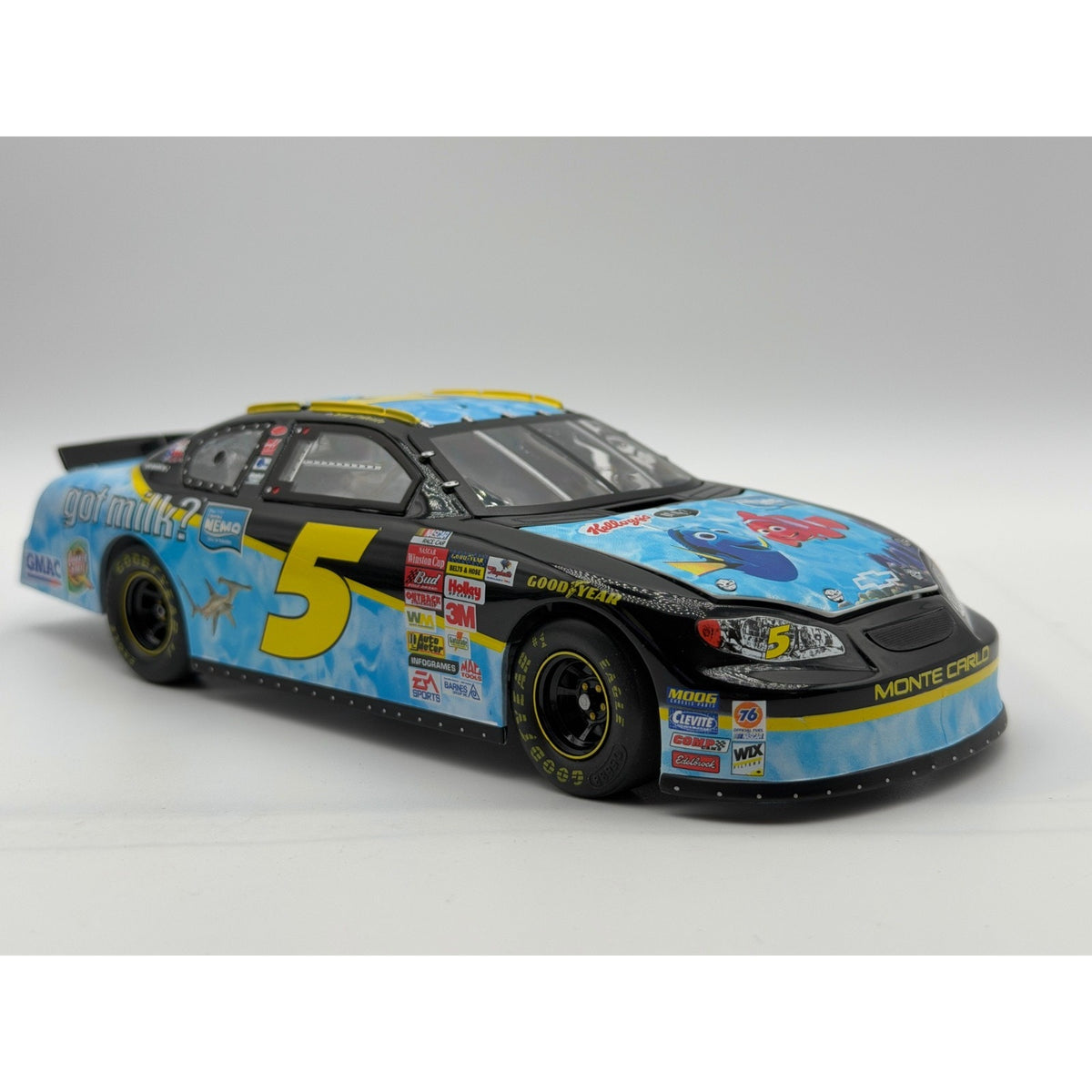 Terry Labonte #5 Kellogg's Got Milk Finding Nemo 2003 Team Caliber 1/1800