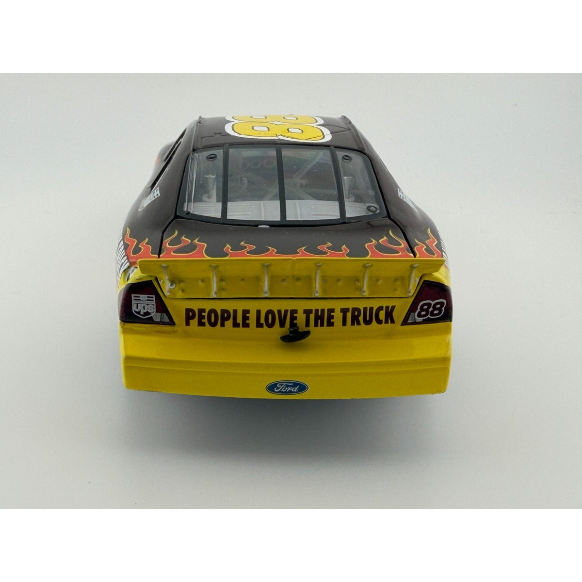Dale Jarrett #88 UPS "Race The Truck" 2001 Ford Taurus 1:24 NASCAR Diecast