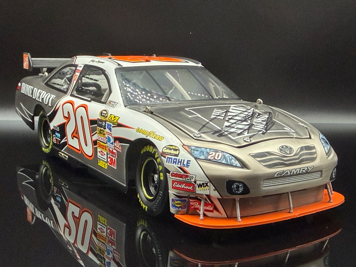 Joey Logano #20 Home Depot 2009 Brushed Metal 1:24 - original photo IMG_2110