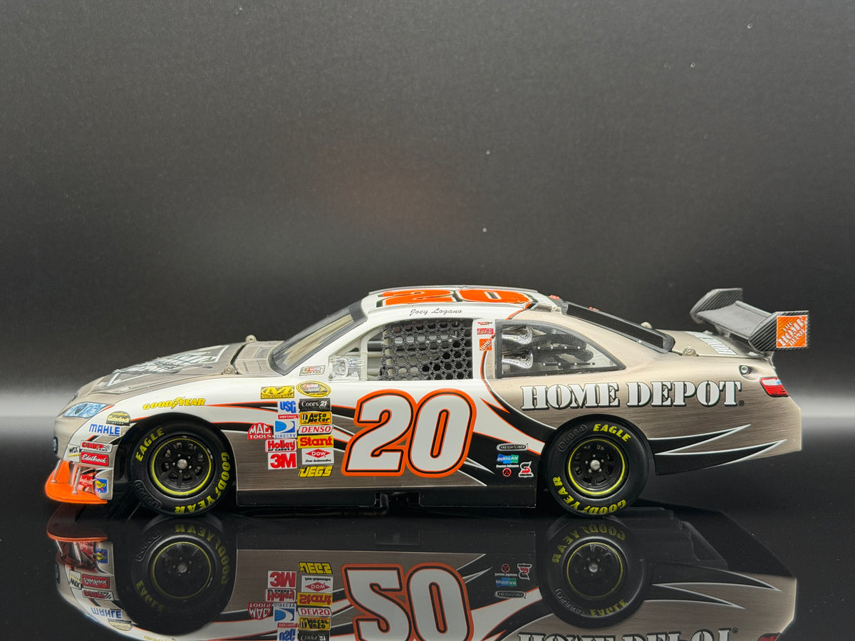 Joey Logano #20 Home Depot 2009 Brushed Metal 1:24 - original photo IMG_2105