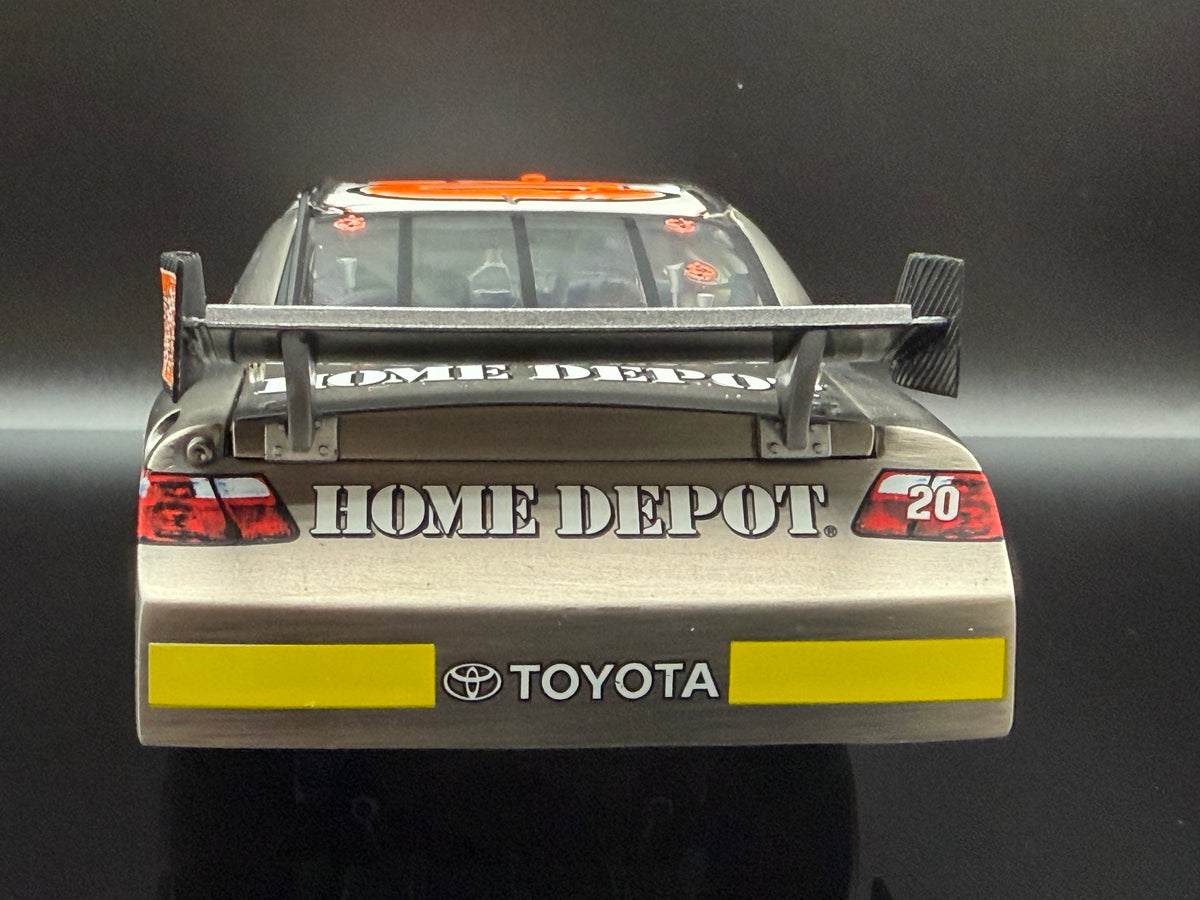 Joey Logano #20 Home Depot 2009 Brushed Metal 1:24 - original photo IMG_2112
