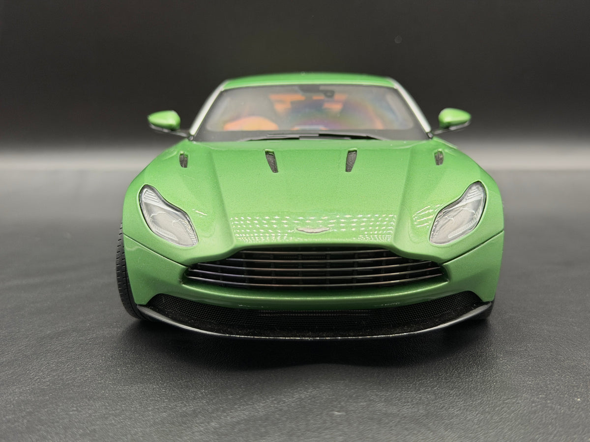AUTOart DB11 Appletree Green original photo IMG_2089