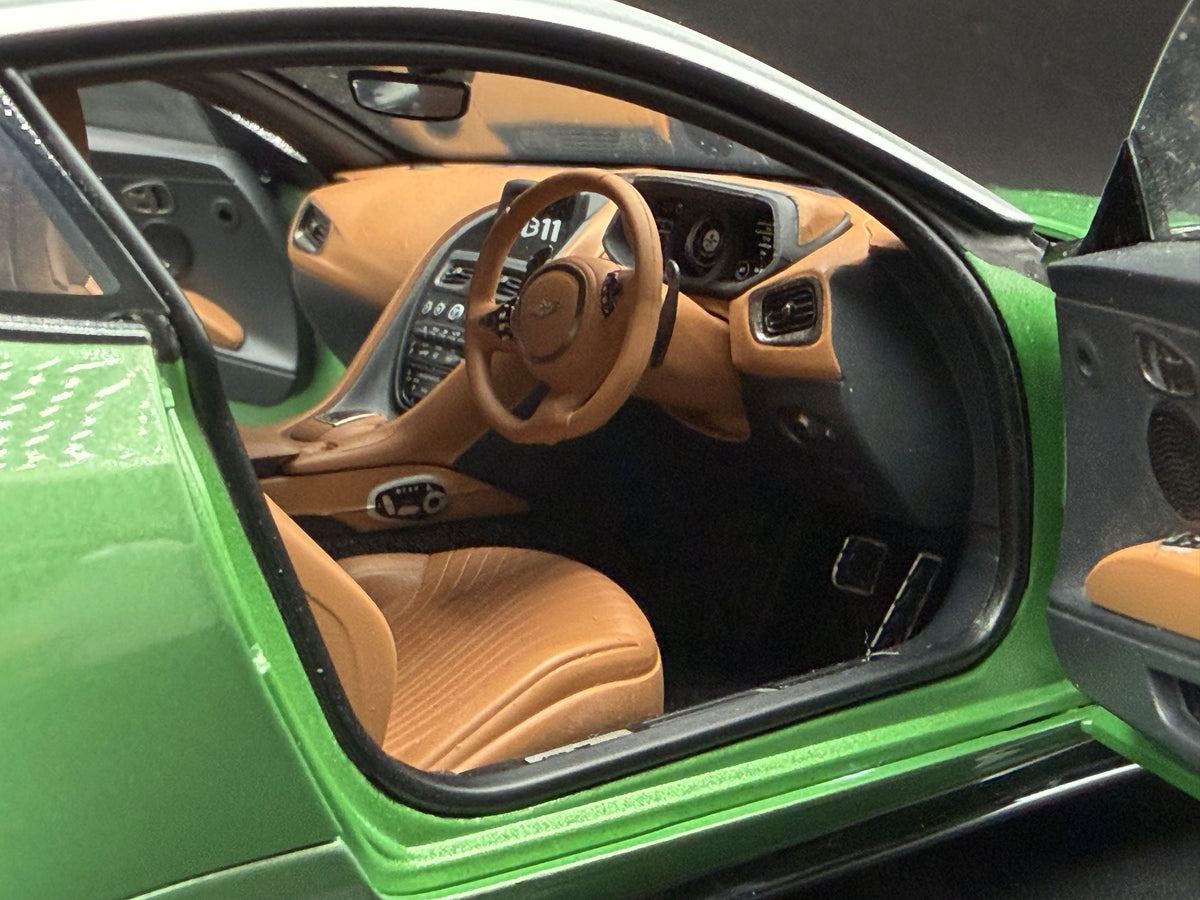 AUTOart DB11 Appletree Green original photo IMG_2094