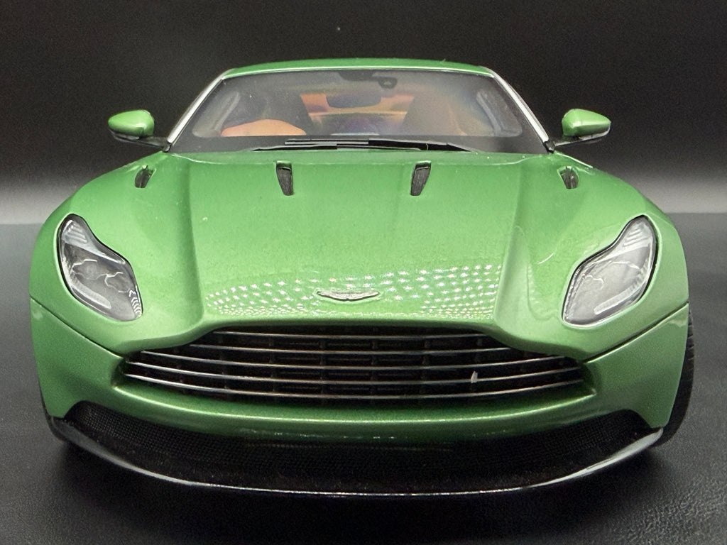 AUTOart DB11 Appletree Green original photo IMG_2098
