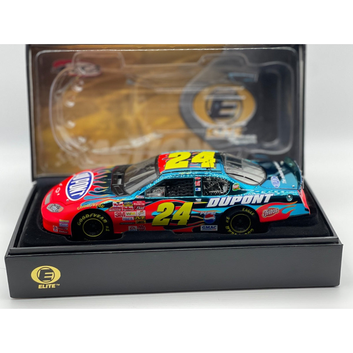 Jeff Gordon #24 DuPont 2003 Monte Carlo ELITE Color Chrome 1/804 DIN 230