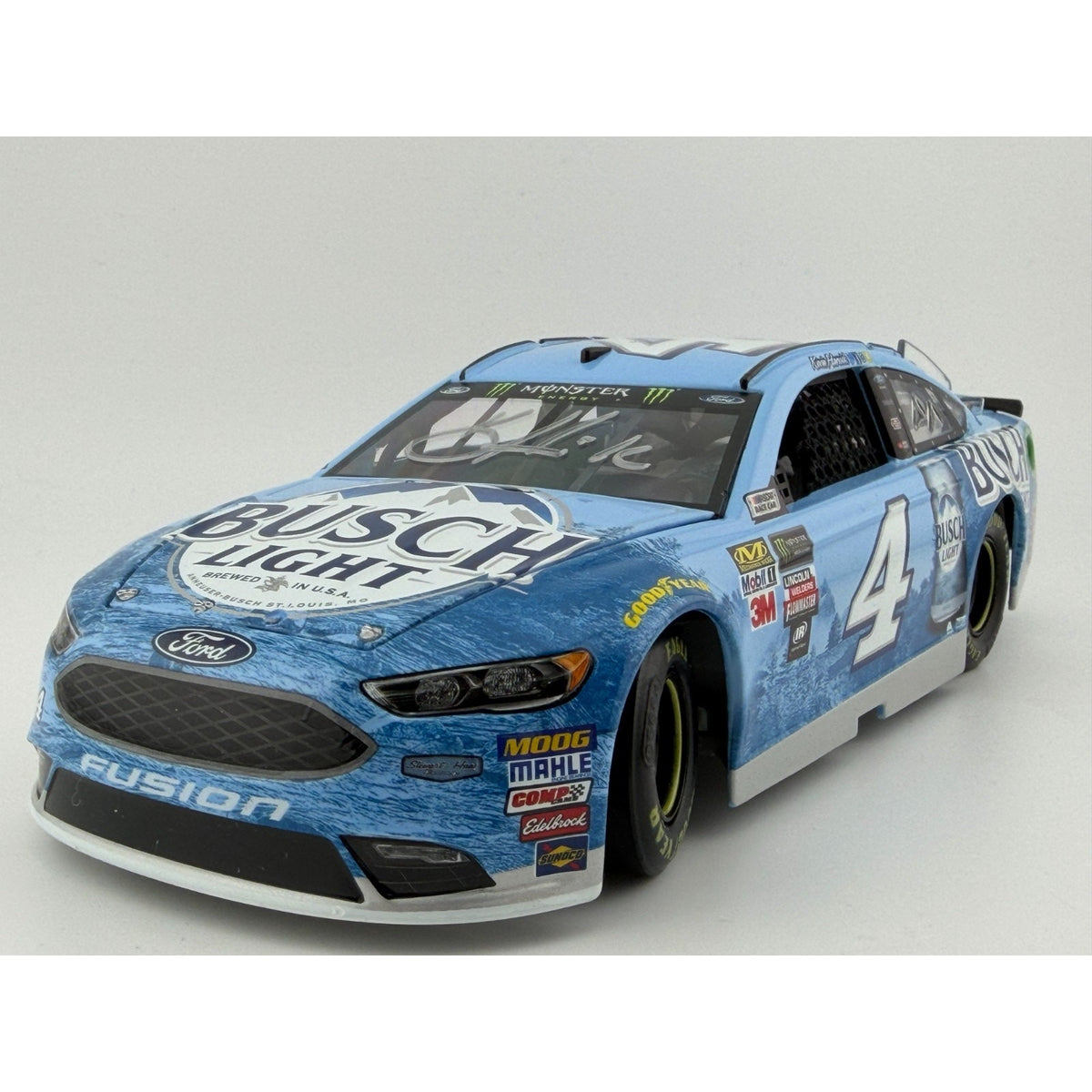 Kevin Harvick #4 Busch Light 2017 Fusion Elite Autographed 1/104 DIN 73