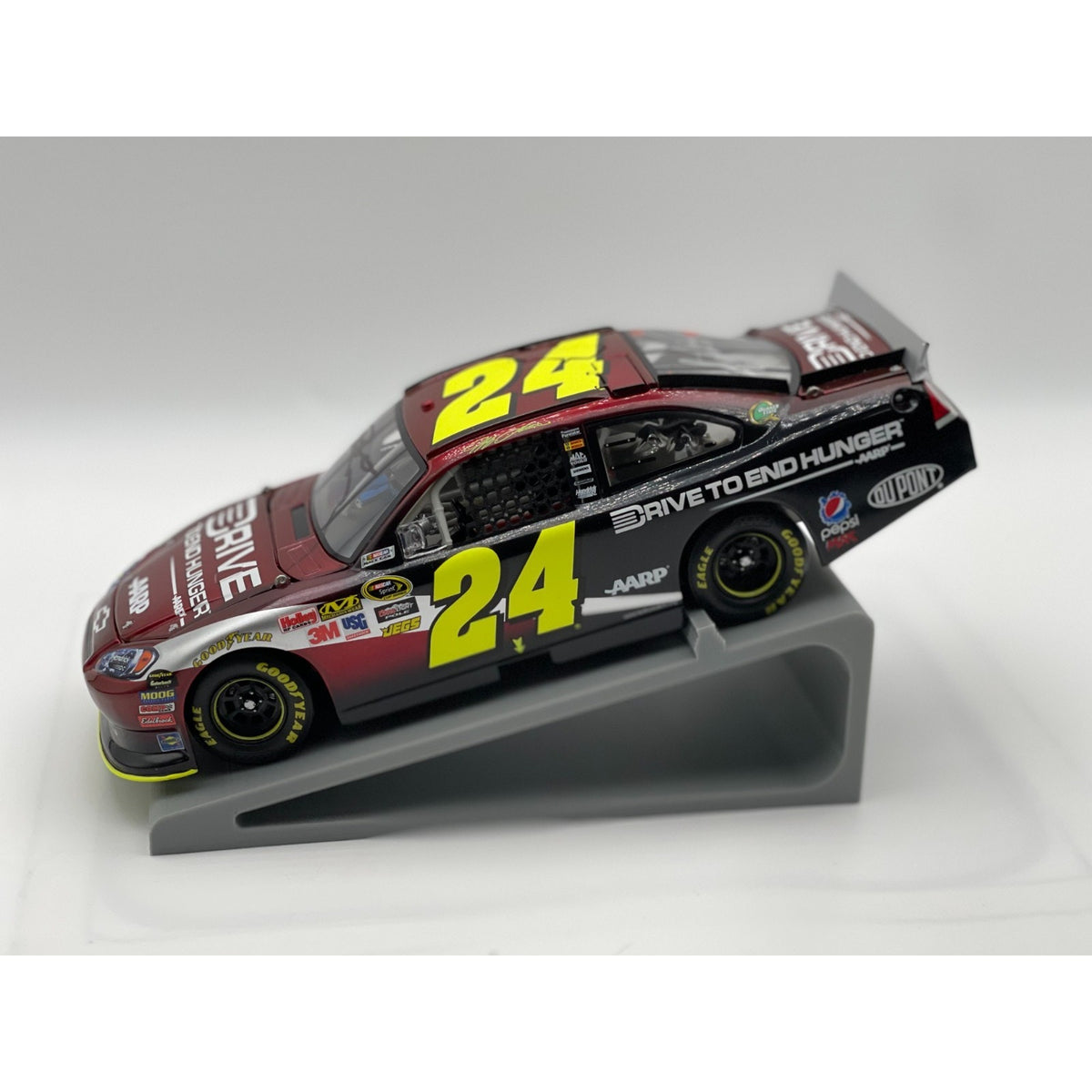 Jeff Gordon #24 AARP Drive to End Hunger 2011 Impala Dual Auto 1:24 NASCAR