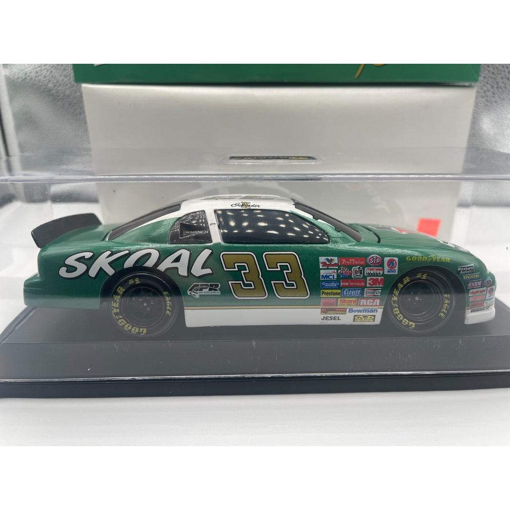 Ken Schrader #33 Skoal Bandit 1997 Monte Carlo Action Bank 1:24 1/4500