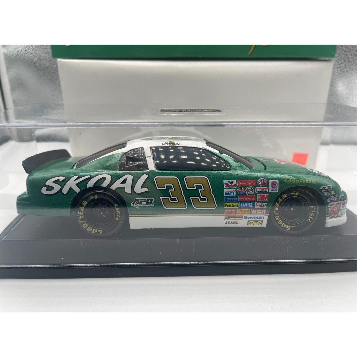 Ken Schrader #33 Skoal Bandit 1997 Monte Carlo Action Bank 1:24 1/4500