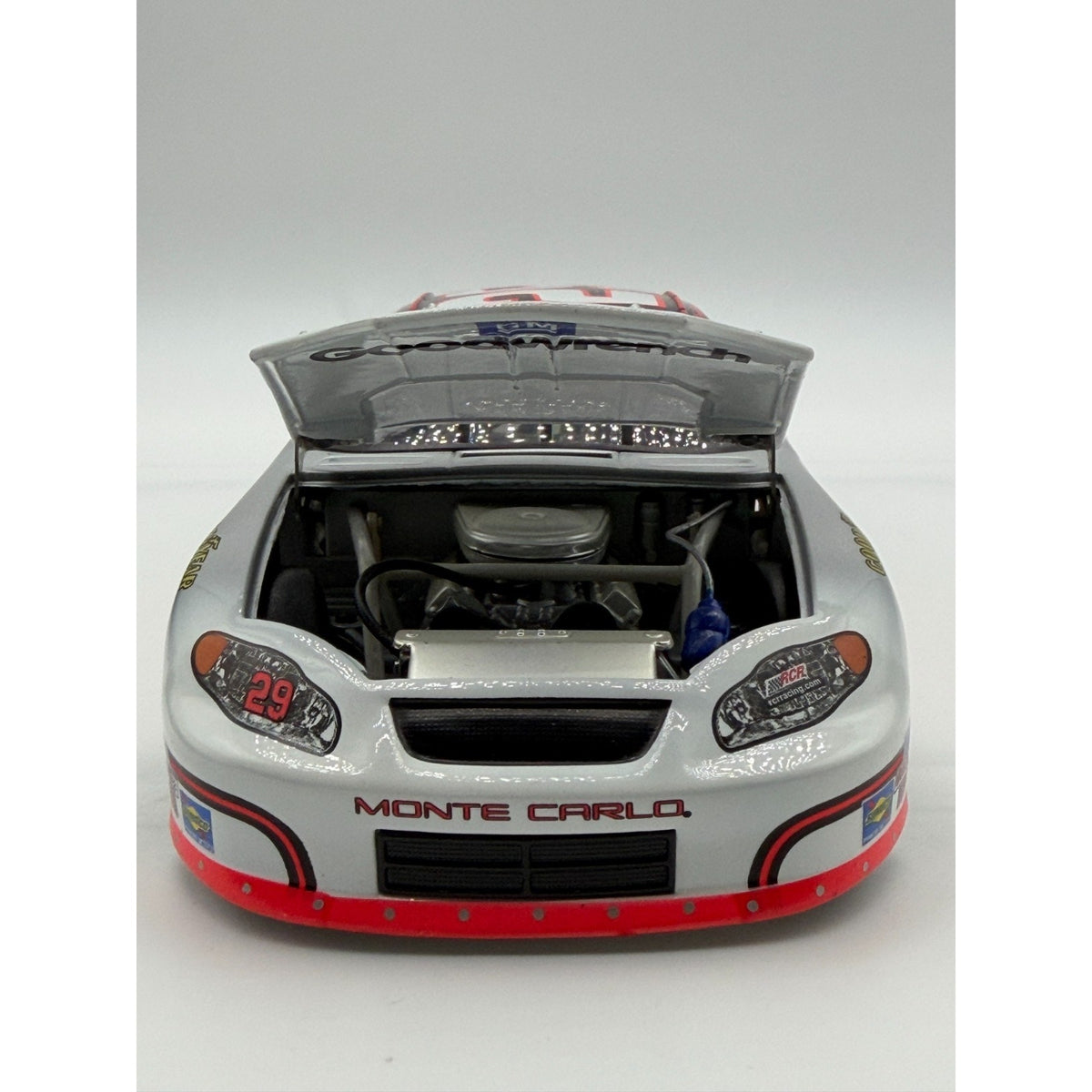 Kevin Harvick #29 GM Goodwrench Daytona Special 2005 Monte Carlo 1/300