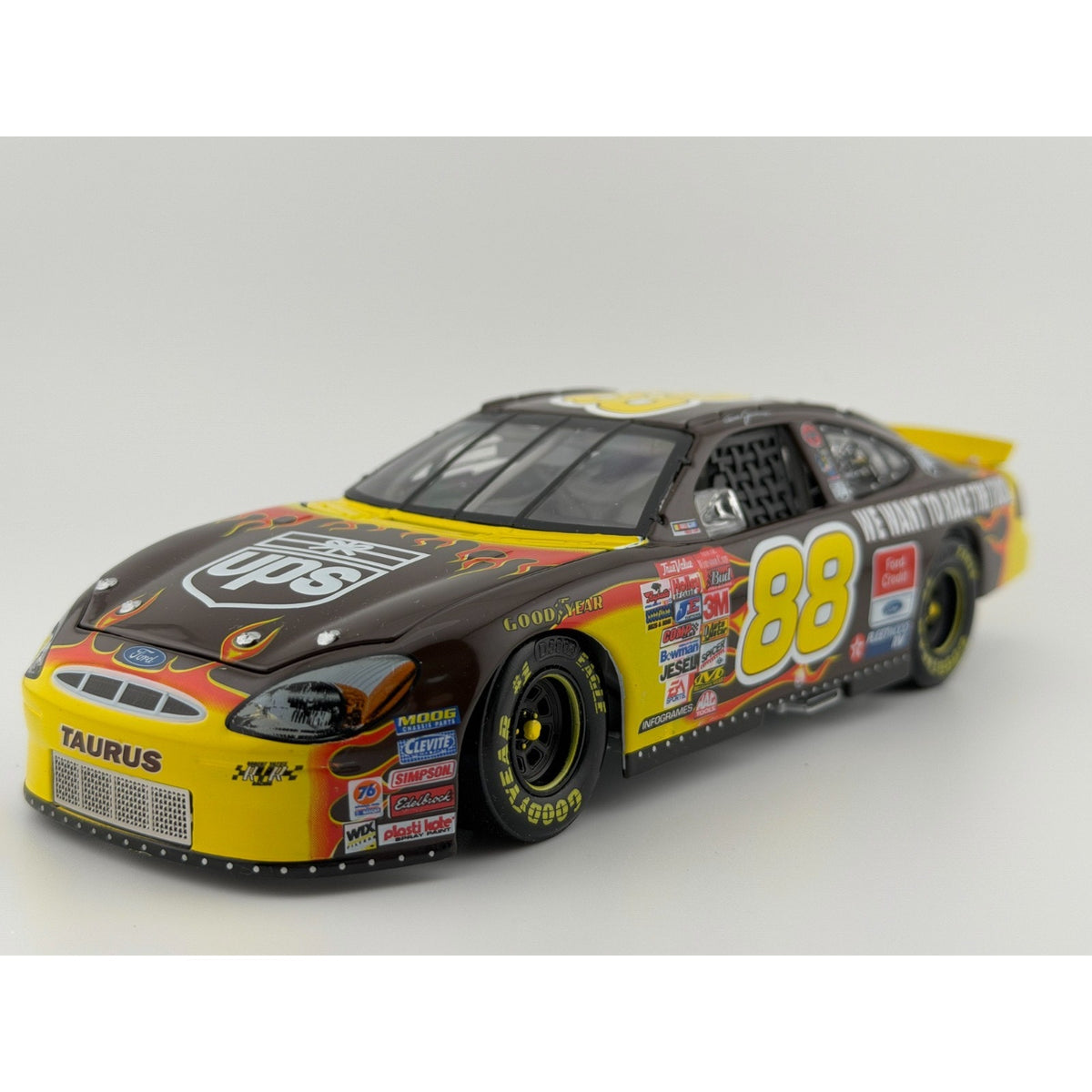 Dale Jarrett #88 UPS "Race The Truck" 2001 Ford Taurus 1:24 NASCAR Diecast