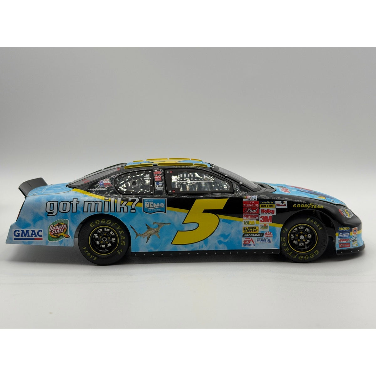 Terry Labonte #5 Kellogg's Got Milk Finding Nemo 2003 Team Caliber 1/1800