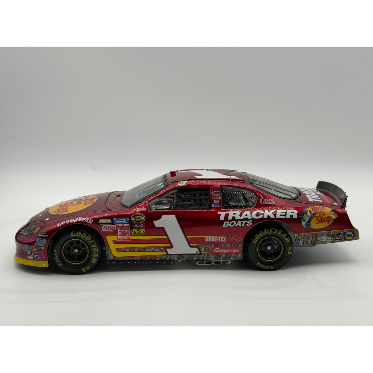 Martin Truex Jr. #1 Bass Pro Shops 2005 Monte Carlo Rookie Stripes 1/6592