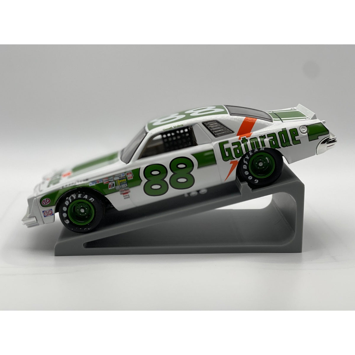 Darrell Waltrip #88 Gatorade 1976 Chevy Malibu 1:24 NASCAR 1/5784