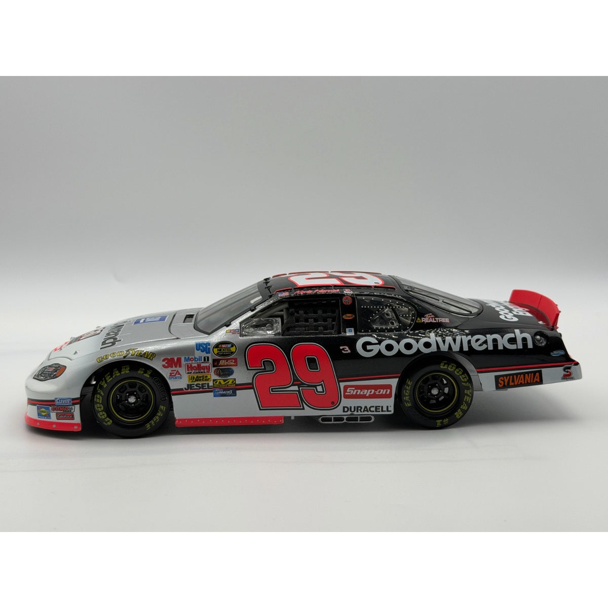 Kevin Harvick #29 GM Goodwrench Daytona Special 2005 Monte Carlo 1/300