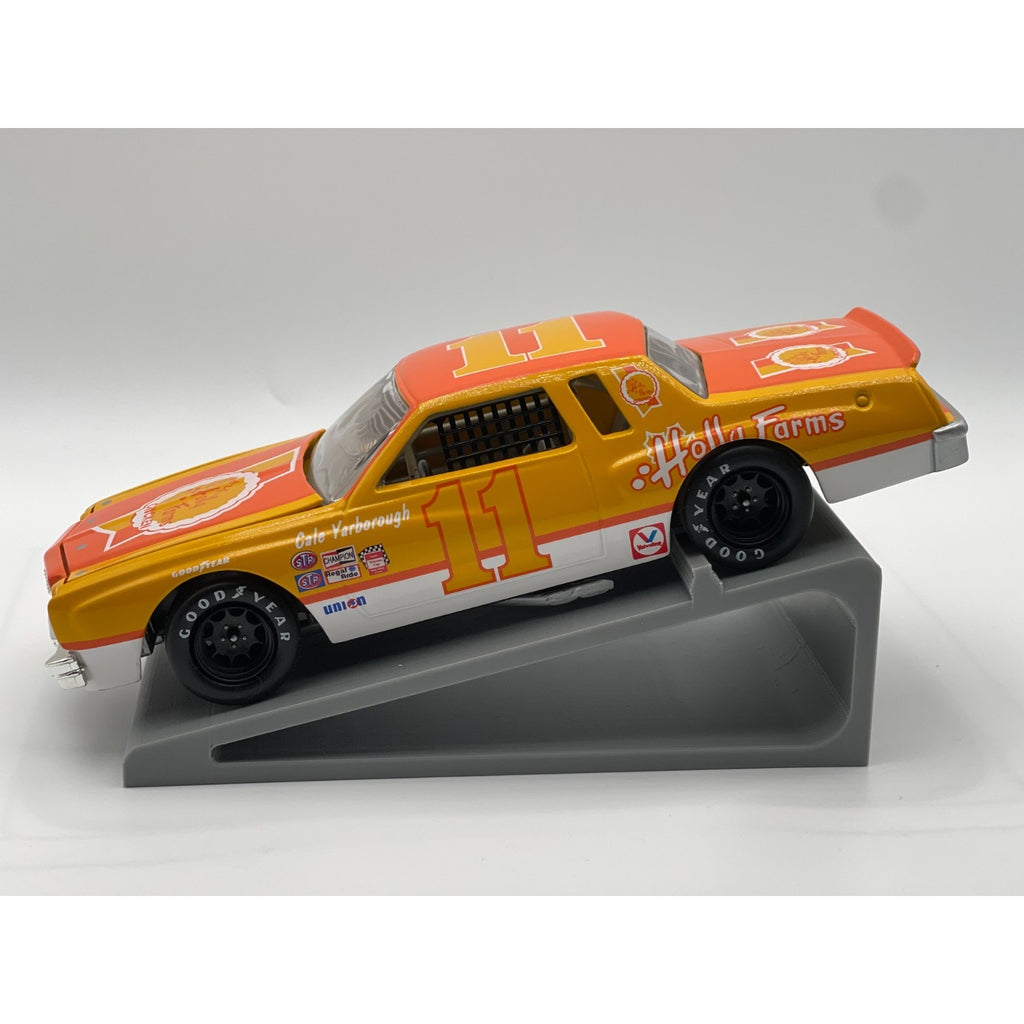 Cale Yarborough #11 Holly Farms 1976 Chevy Malibu 1:24 NASCAR 1/5640