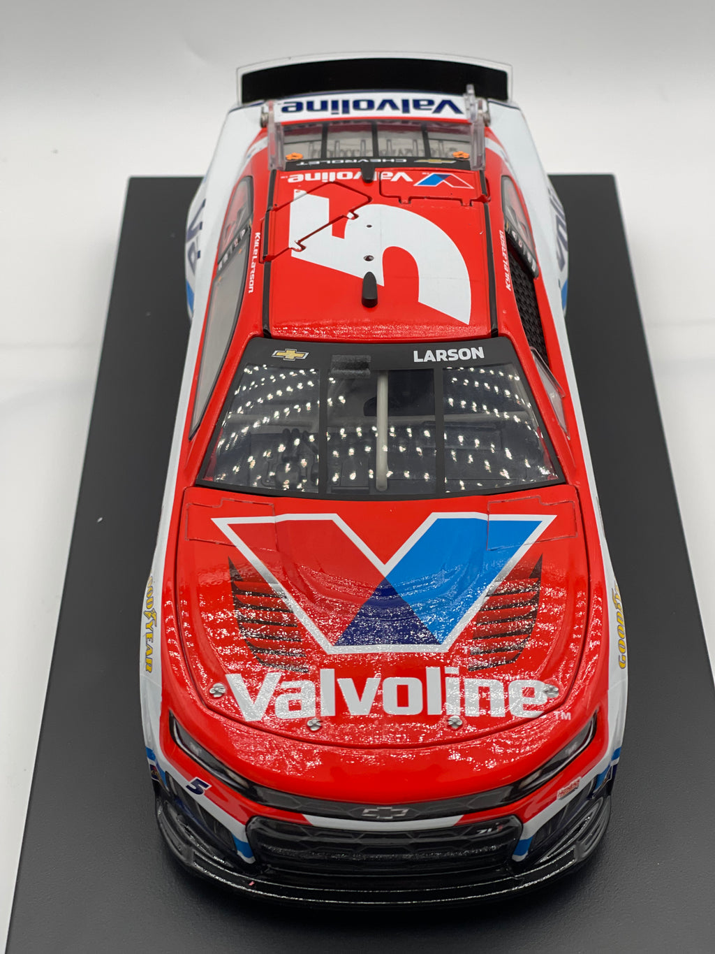 Kyle Larson #5 Valvoline 2026 Chevrolet ELITE 1 of 168 DIN 76