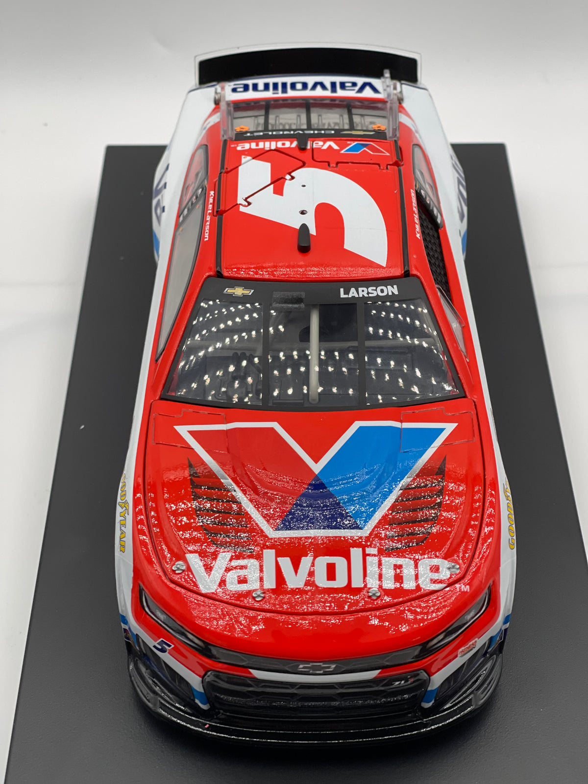 Kyle Larson #5 Valvoline 2026 Chevrolet ELITE 1 of 168 DIN 76