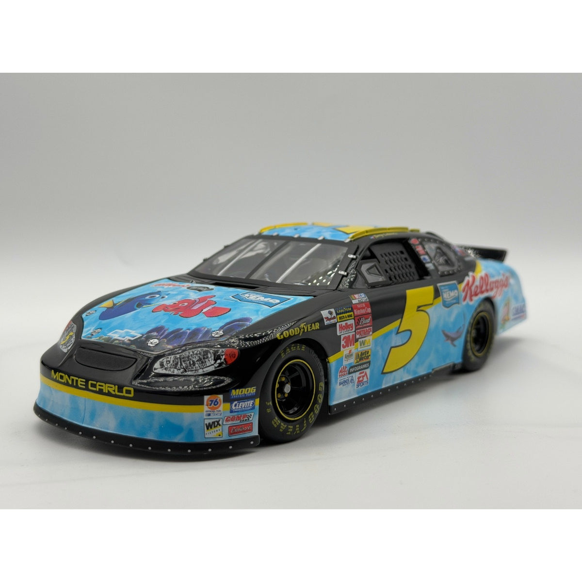 Terry Labonte #5 Kellogg's Got Milk Finding Nemo 2003 Team Caliber 1/1800