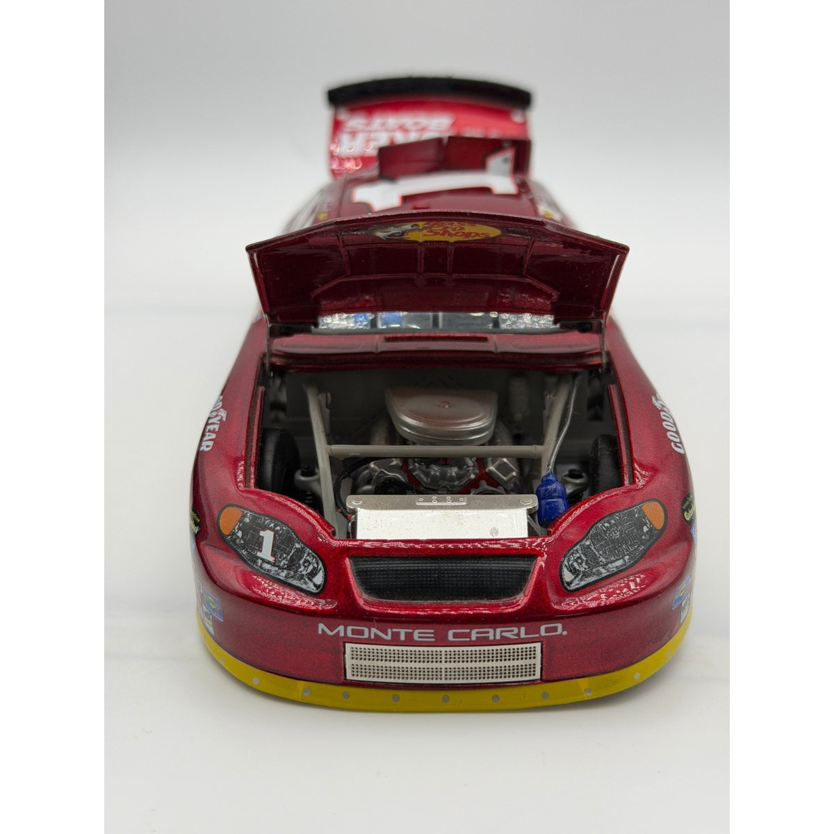 Martin Truex Jr. #1 Bass Pro Shops 2005 Monte Carlo Rookie Stripes 1/6592