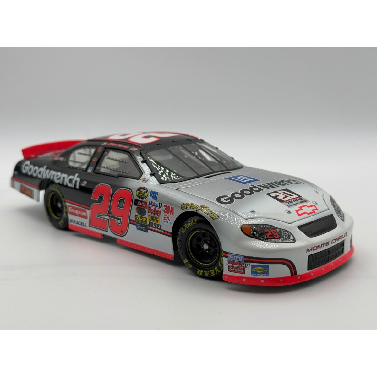 Kevin Harvick #29 GM Goodwrench Daytona Special 2005 Monte Carlo 1/300