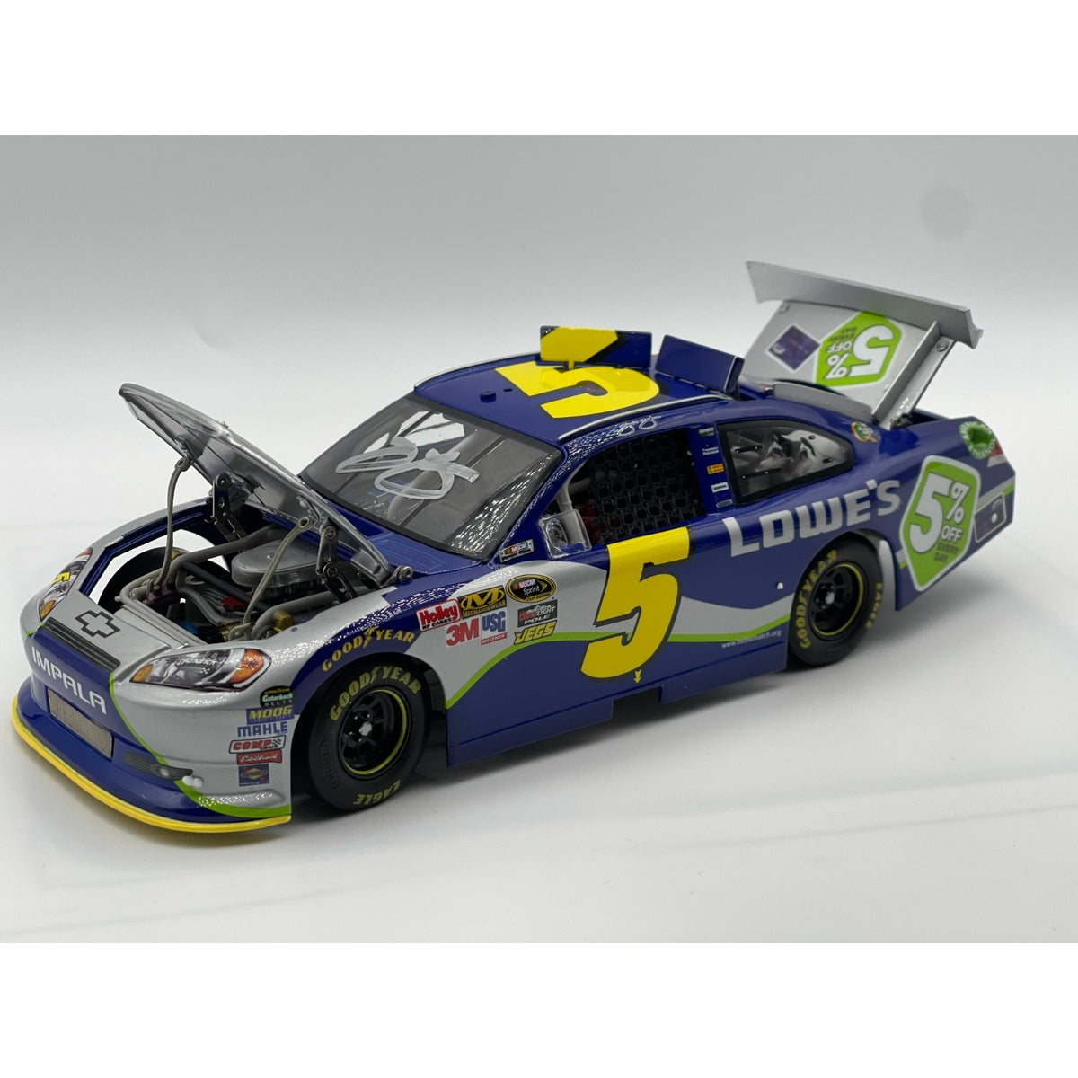 Jimmie Johnson #5 Lowe’s 2011 Impala ELITE Auto 1:24 1/150 DIN 119