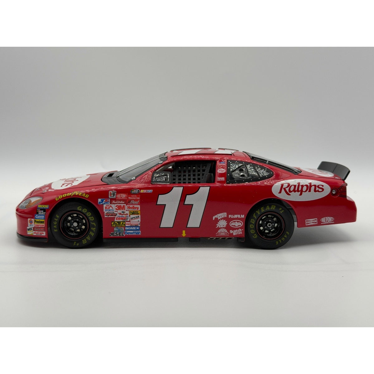 Brett Bodine #11 Ralphs 2000 Ford Taurus Team Caliber 1/2340 DIN 374