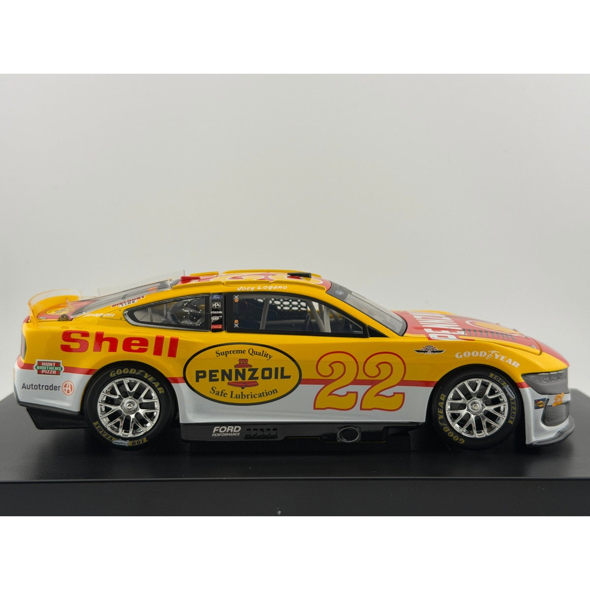 Joey Logano #22 Shell Pennzoil Throwback 2025 Mustang ELITE 1:24 1/116 DIN 44