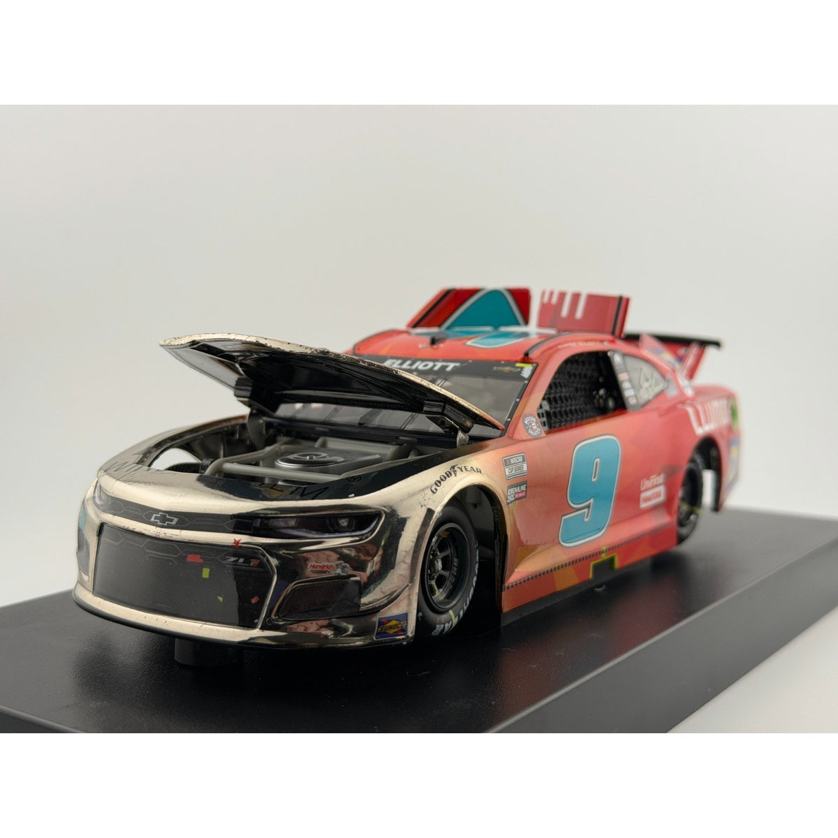 Chase Elliott #9 Llumar COTA Win 2021 Camaro ZL1 Elite Color Chrome 1/141 DIN 39