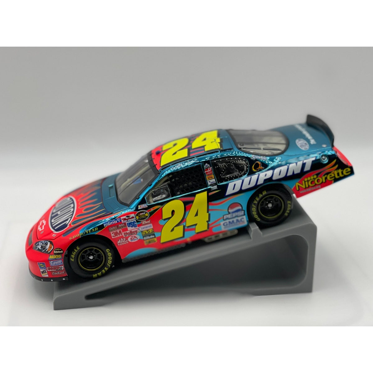 Jeff Gordon #24 DuPont 2006 Monte Carlo Club Car Color Chrome 1:24 1/288 DIN 94