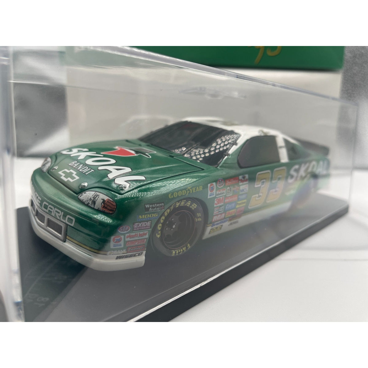 Ken Schrader #33 Skoal Bandit 1997 Monte Carlo Action Bank 1:24 1/4500