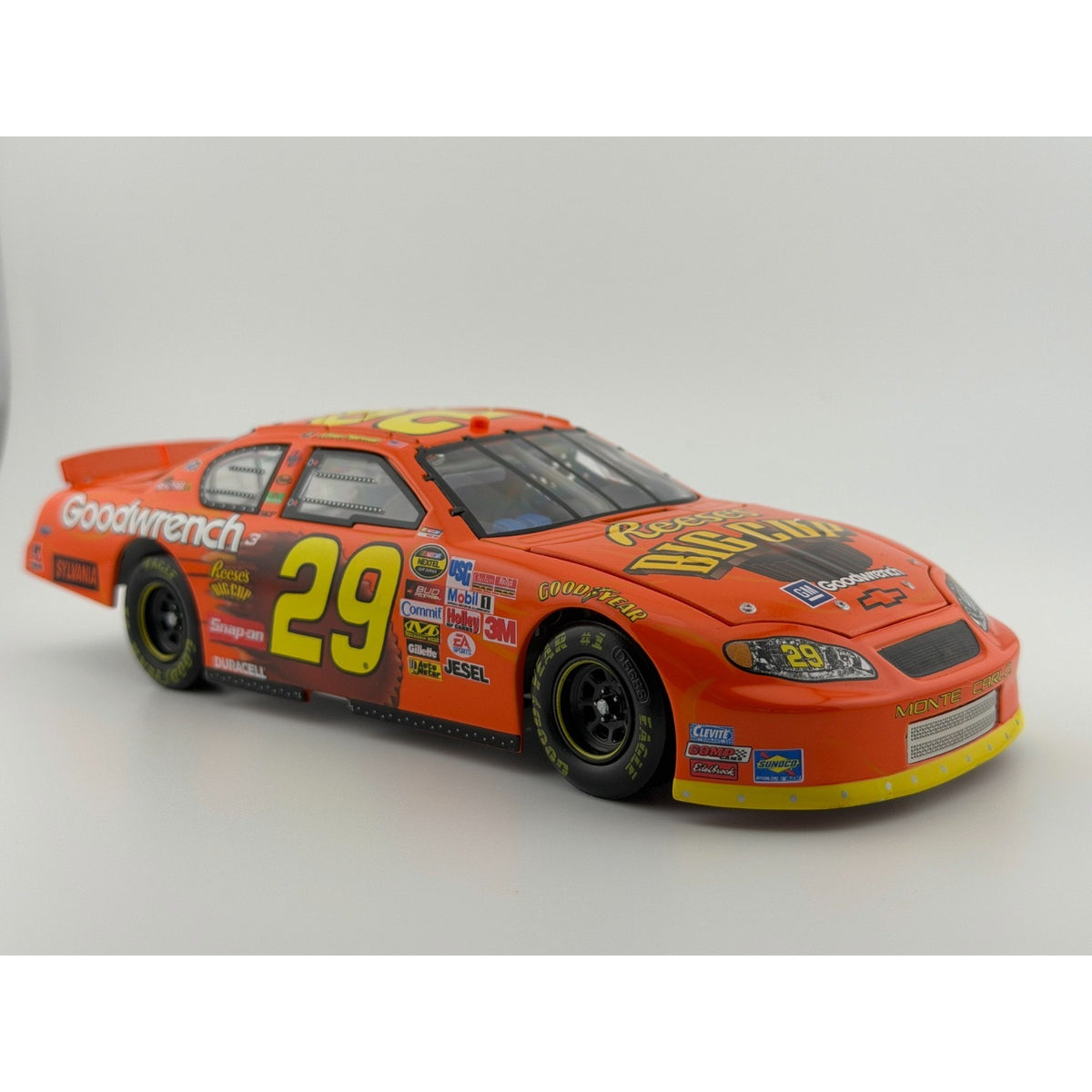 Kevin Harvick #29 GM Goodwrench Reese's Big Cup 2005 Monte Carlo 1:24 1 of 1932