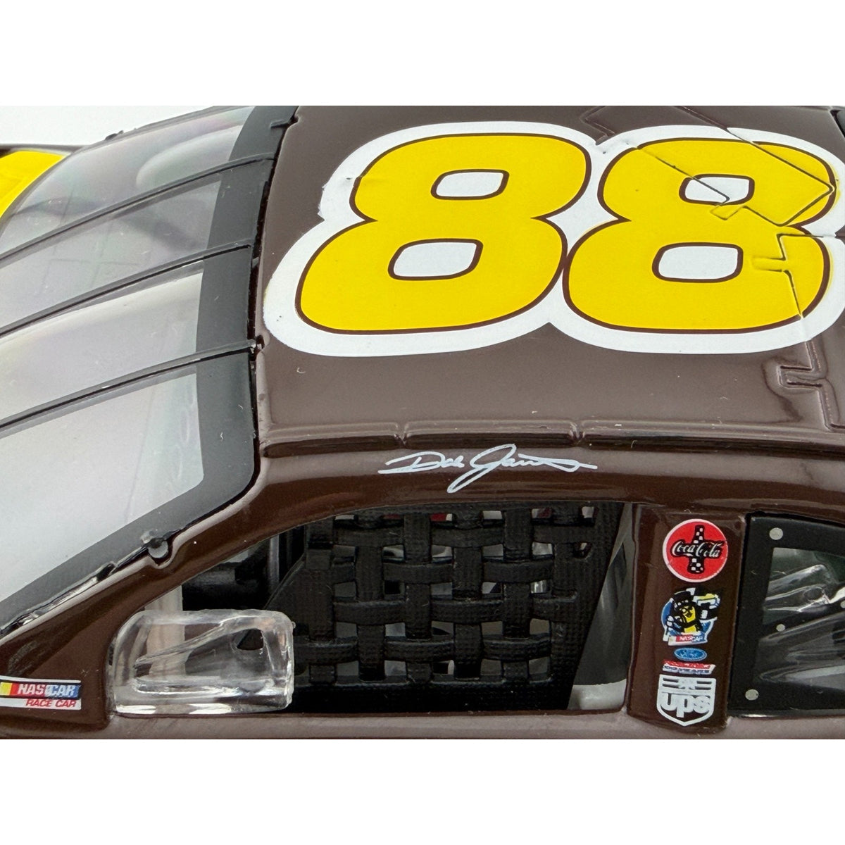 Dale Jarrett #88 UPS "Race The Truck" 2001 Ford Taurus 1:24 NASCAR Diecast